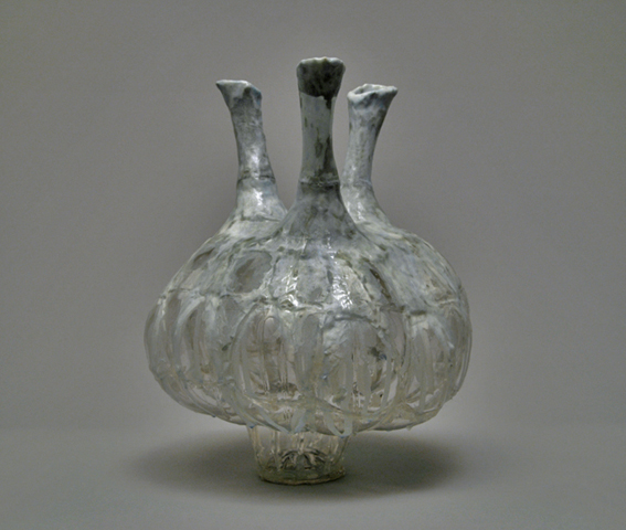 Vessel with Three Spouts